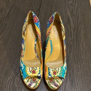 Nine West Wild Thing Cork Wedges. Bright Floral Paisley. Peep Toe. Size 8.